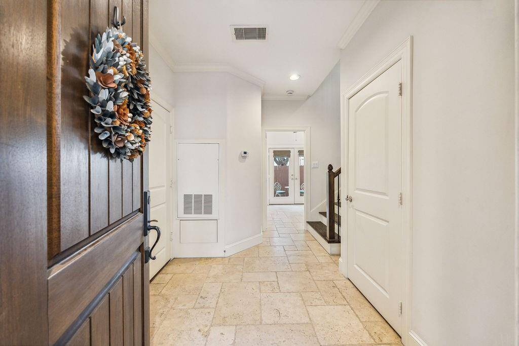 2nd Floor Living room