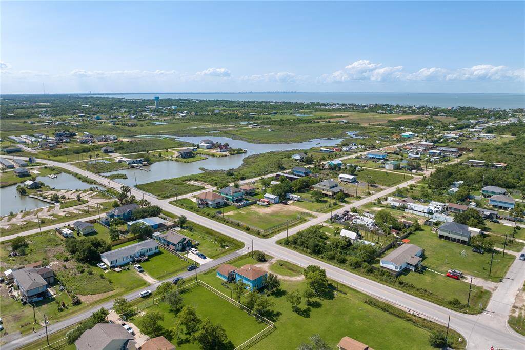 Arial view of the property showcasing its prime location near FM 517, with stunning views of Dickinson Bay and Factory Bayou.