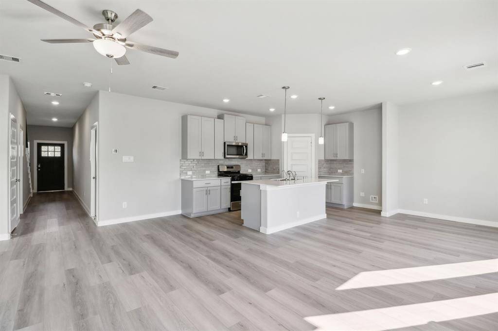 Photo is not of the actual home but is an inspirational photo of builder’s model home and may depict options, furnishings, and/or decorator features that are not included.