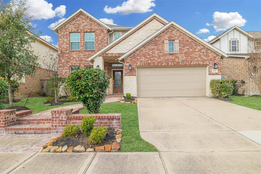 Stunning Brick & Stone Elevation That Makes a Statement!
