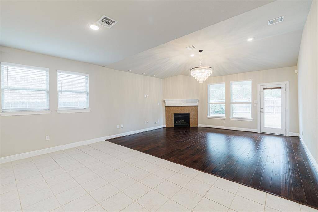 Cozy & Inviting – Family Living with a Warm Gas Fireplace