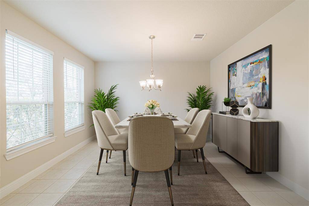 Elegant & Spacious Formal Dining – The Perfect Setting for Memorable Gatherings