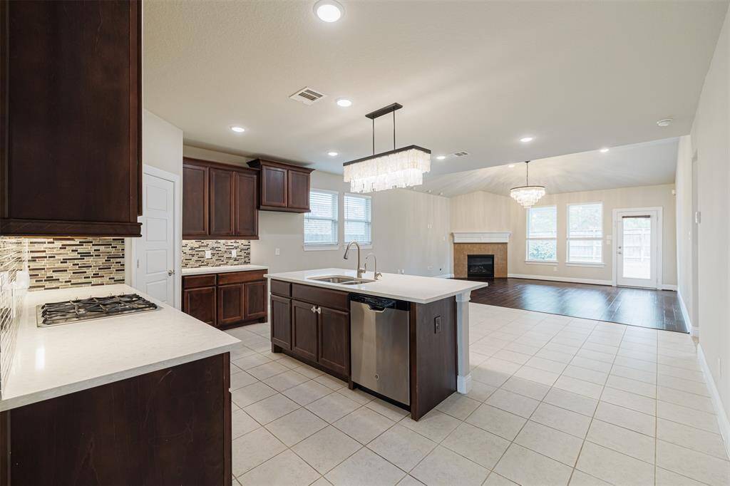 Where Culinary Dreams Come True – Gourmet Kitchen with Sleek Quartz Countertops for Style and Function!