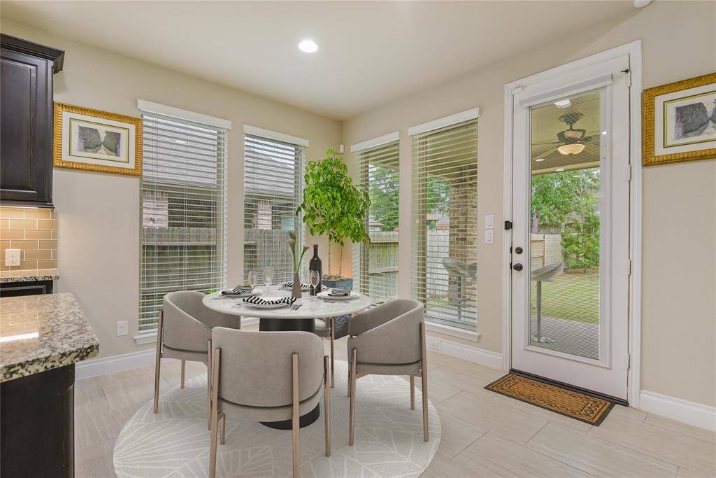 Cozy breakfast nook next to the kitchen, filled with natural light—a perfect spot for morning coffee and casual meals.