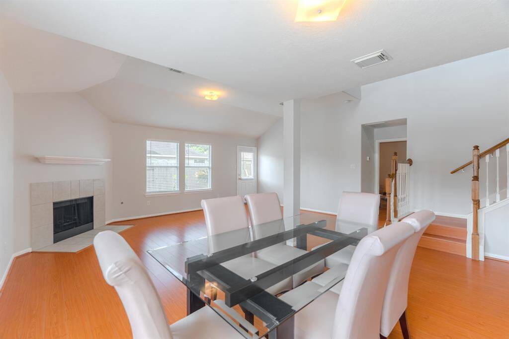 The kitchen opens to a spacious and inviting breakfast area, perfect for casual meals.