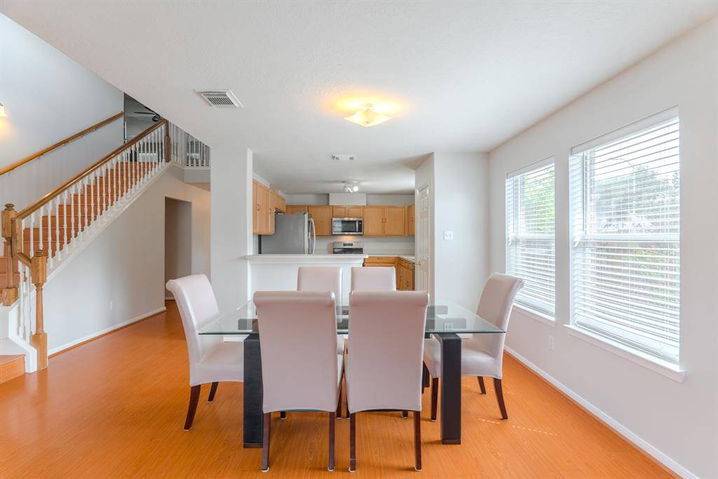 The kitchen opens to a spacious and inviting breakfast area, perfect for casual meals.