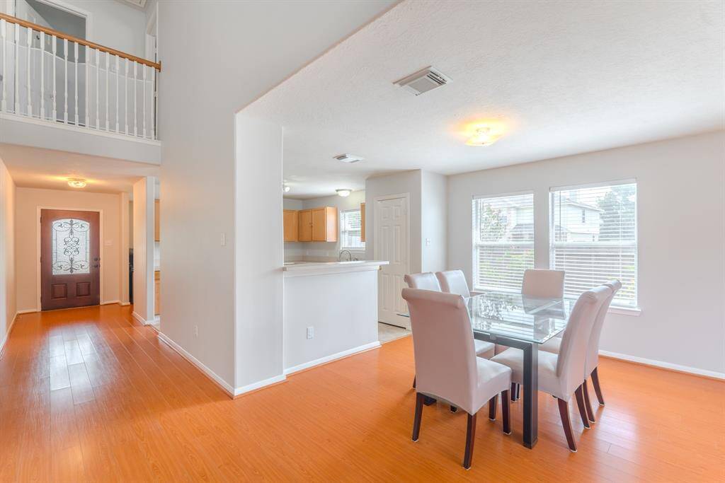 The kitchen opens to a spacious and inviting breakfast area, perfect for casual meals.
