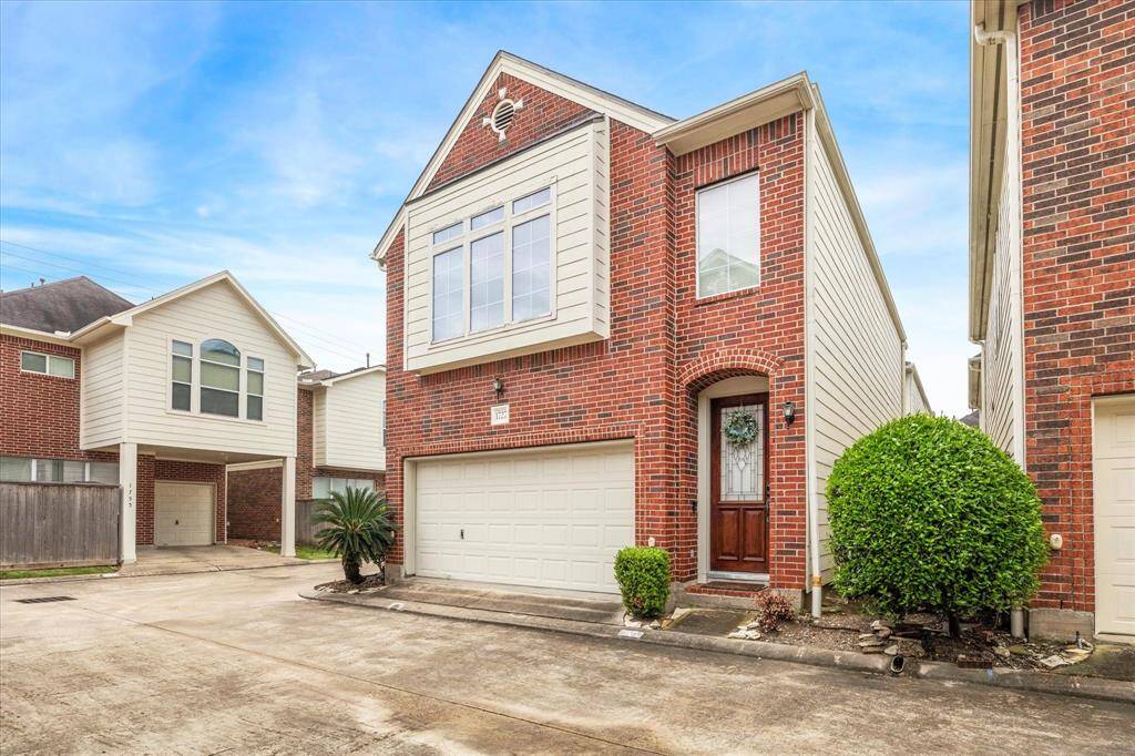 Captivating 2 bedroom, 2 bath free standing home in the community of Midtown Village.