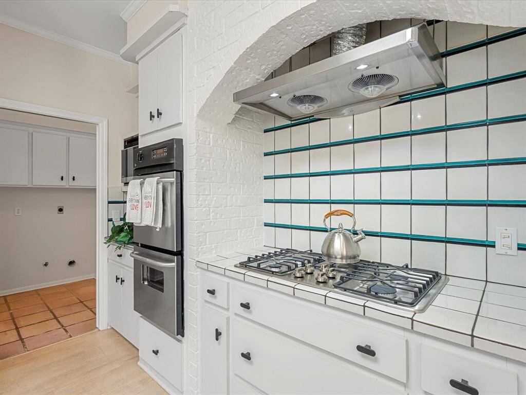New gas cooktop and double oven