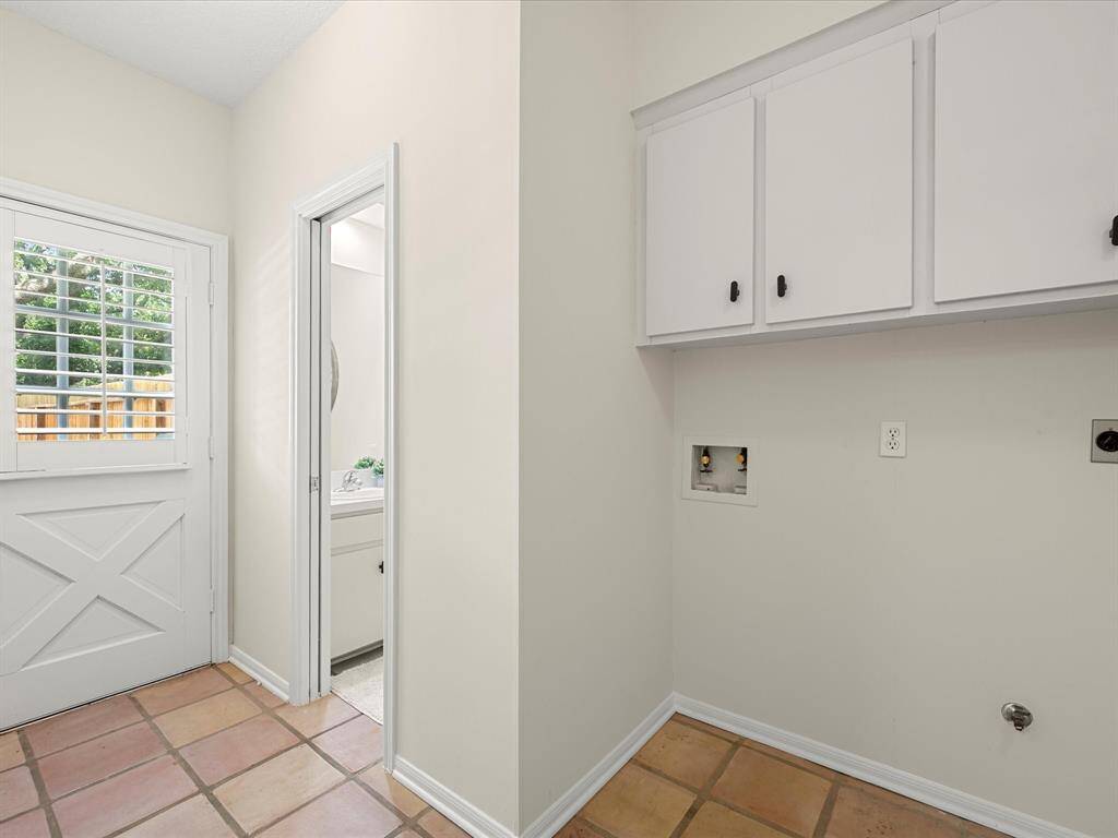 In-House Utility room with storage