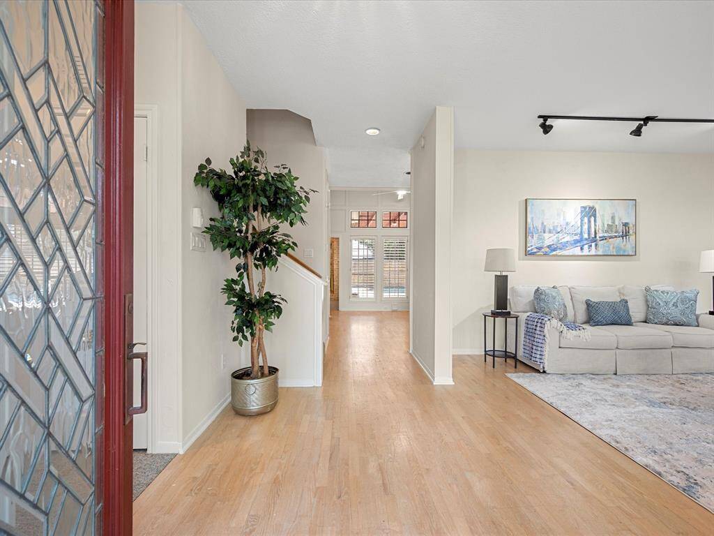 Welcoming entrance with a touch of elegance