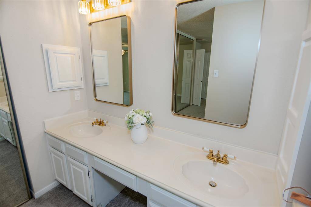 upstairs primary bathroom
