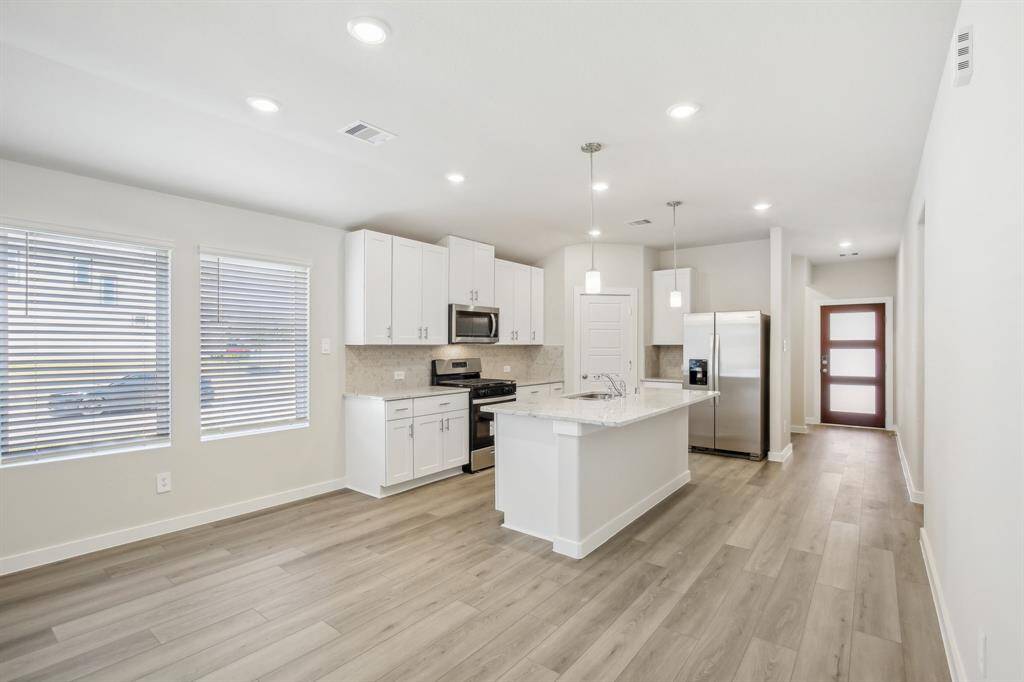 Photo is not of the actual home but is an inspirational photo of builder’s model home and may depict options, furnishings, and/or decorator features that are not included.