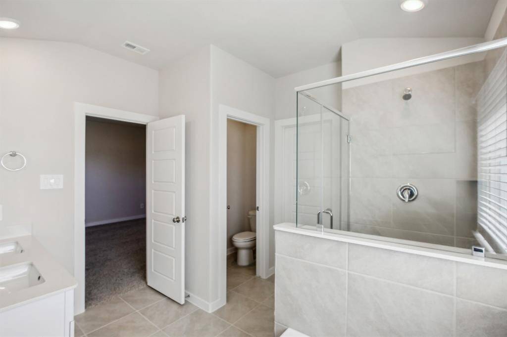 Photo is not of the actual home but is an inspirational photo of builder’s model home and may depict options, furnishings, and/or decorator features that are not included.