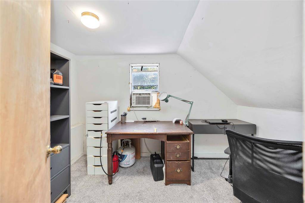 3rd bedroom / Study