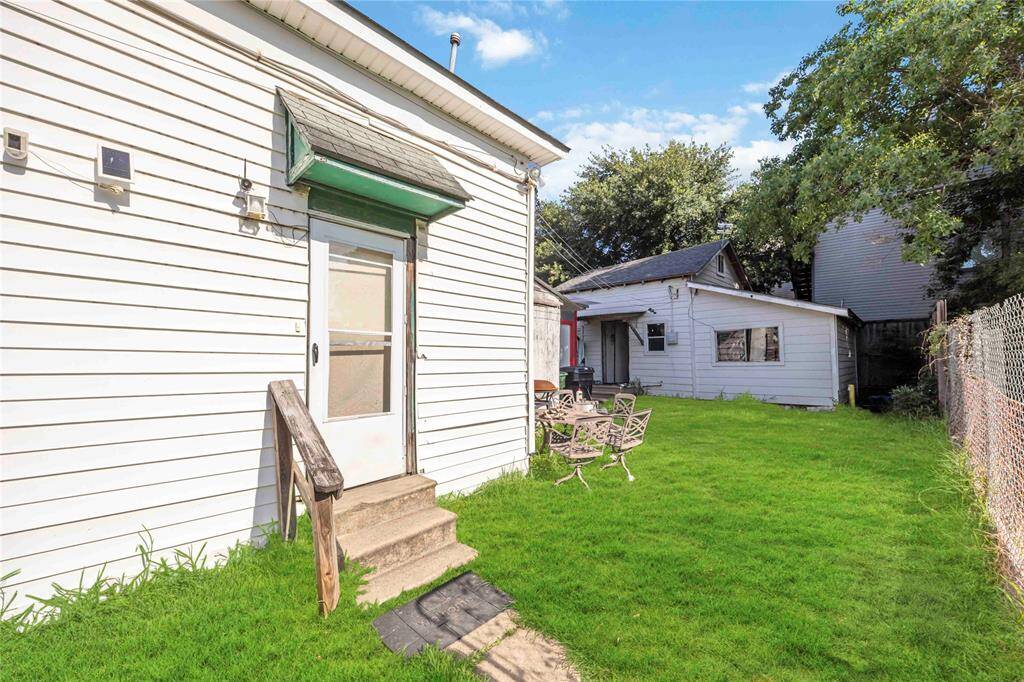 Good yard space plus a guest house in the back.