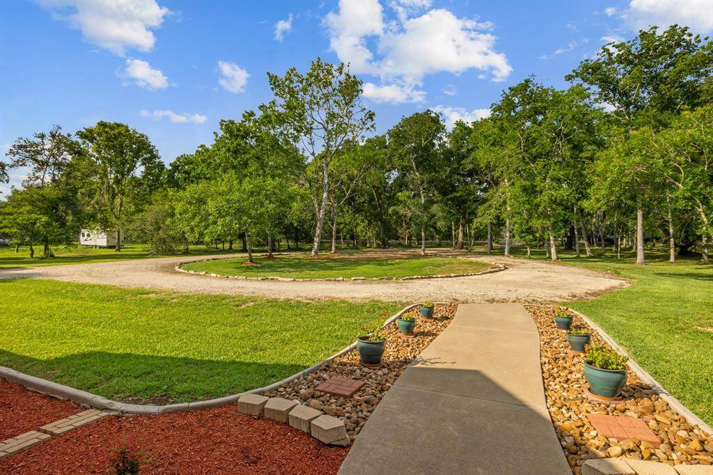Great your visitors at the top of this long driveway. Plenty of room for parking and storage of extra vehicles, boats or an RV.