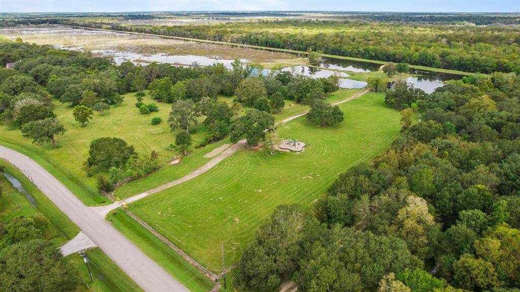 Lake access for the residents of this Pecan Bend community.