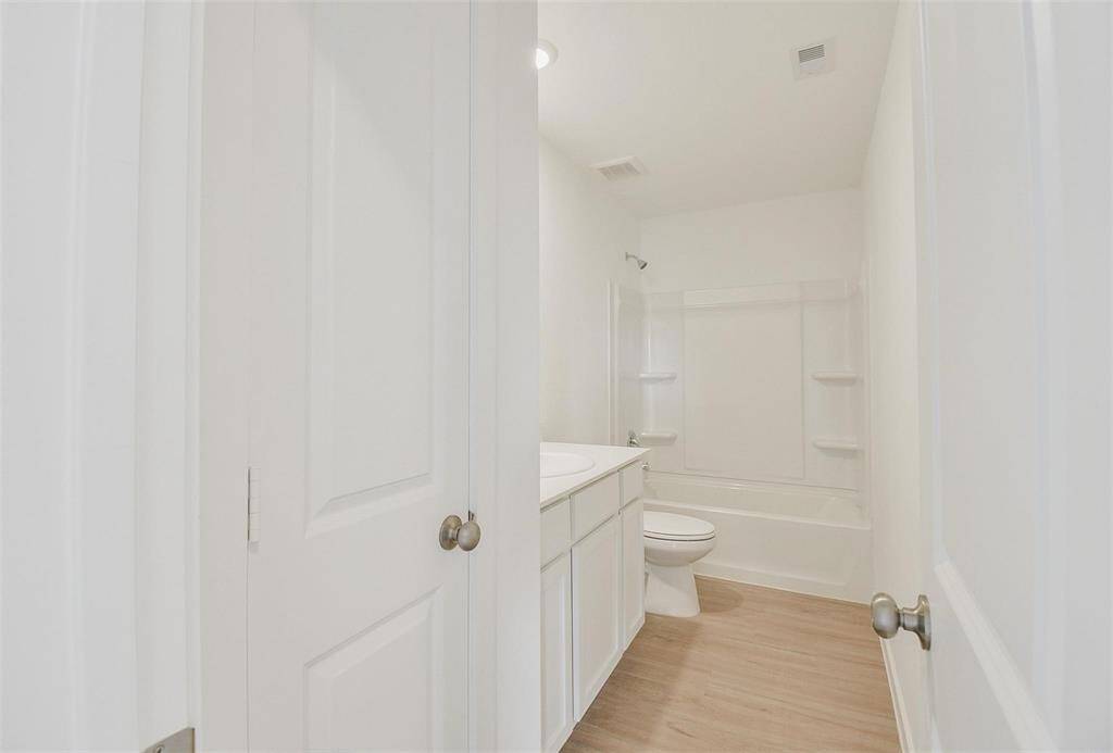 2nd bath upstairs with full size linen closet