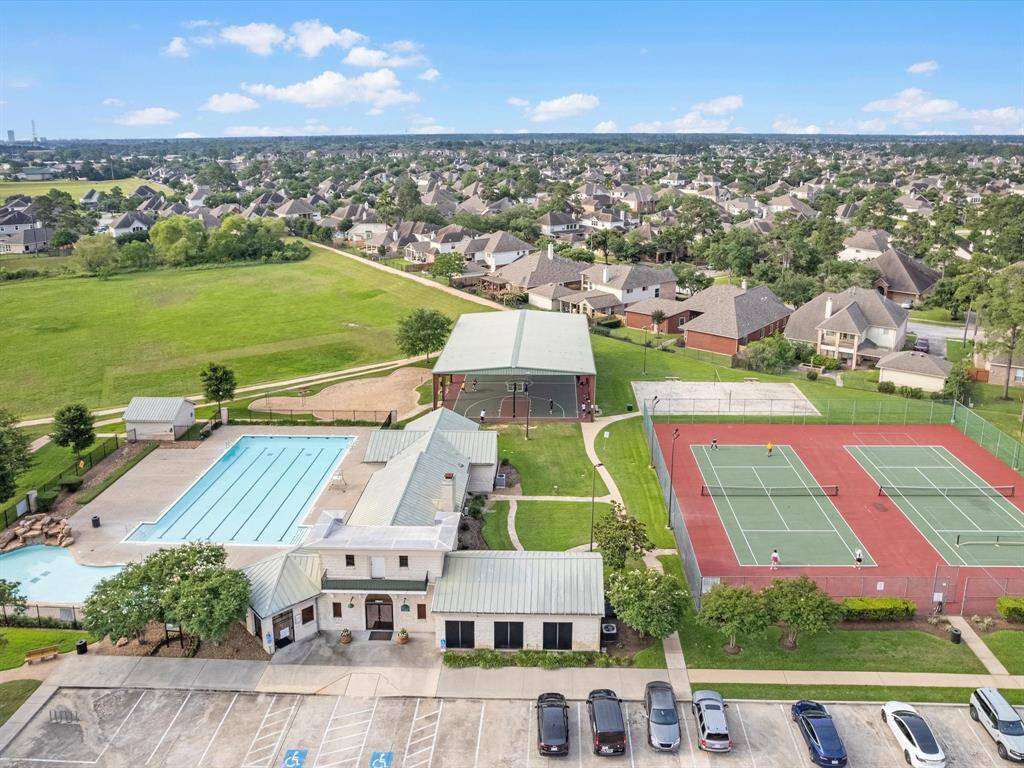 There's pools and tennis