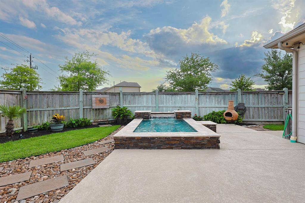The Spa / Soaking Pool is 10'x6' and 3ft deep