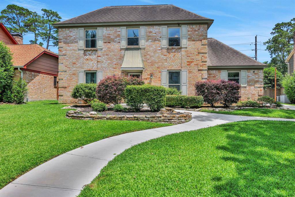 Front facade with welcoming curb appeal