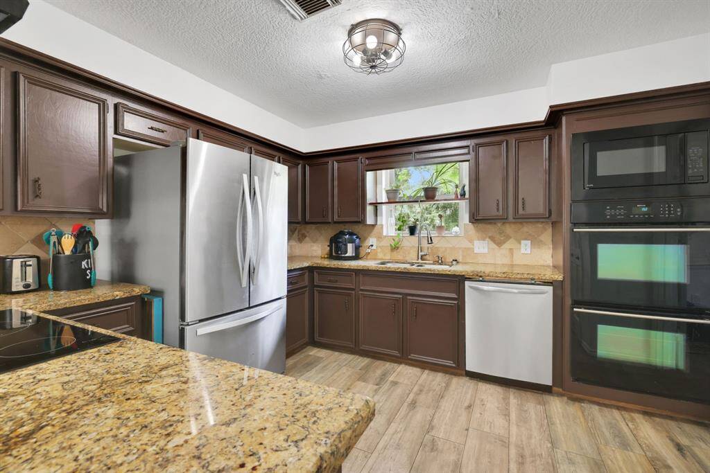 Spacious kitchen