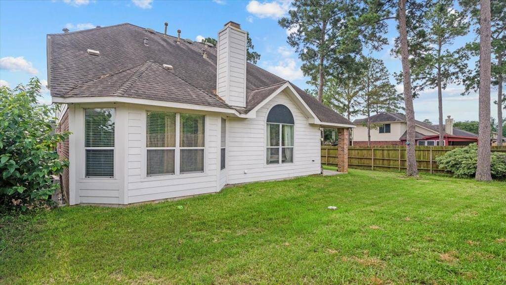 Step outside to a generously sized backyard—ideal for relaxing, playing, or hosting gatherings.