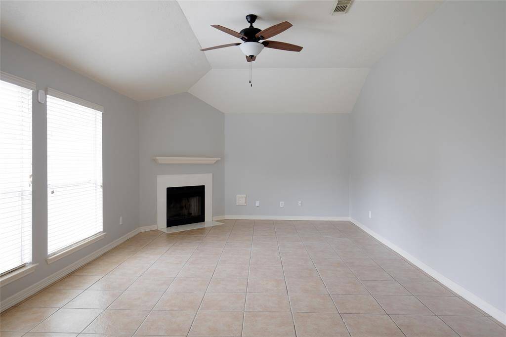Livingroom off kitchen nook