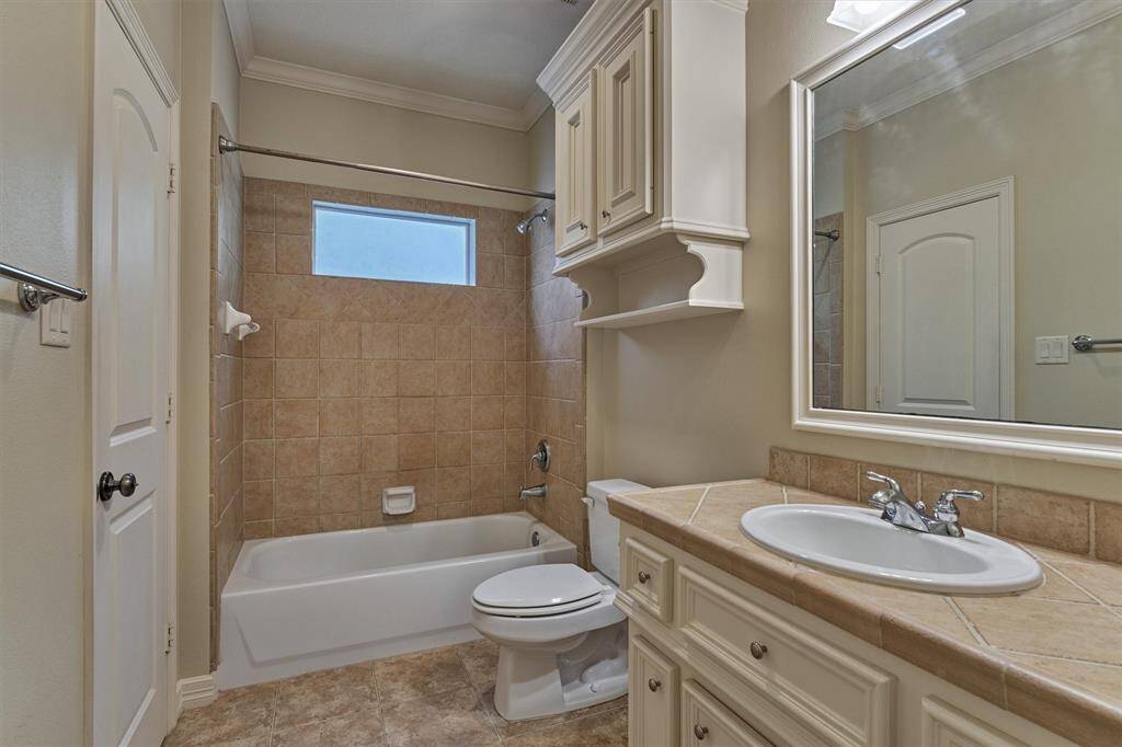 Secondary bedroom #2 en suite bathroom with tub/shower combo.