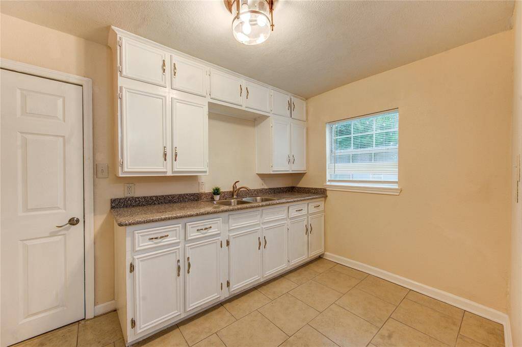 Door leads to utility/laundry room.