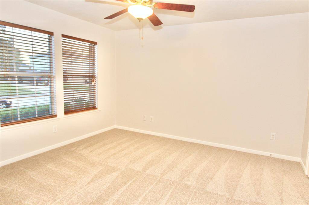 Convenient office/study area
