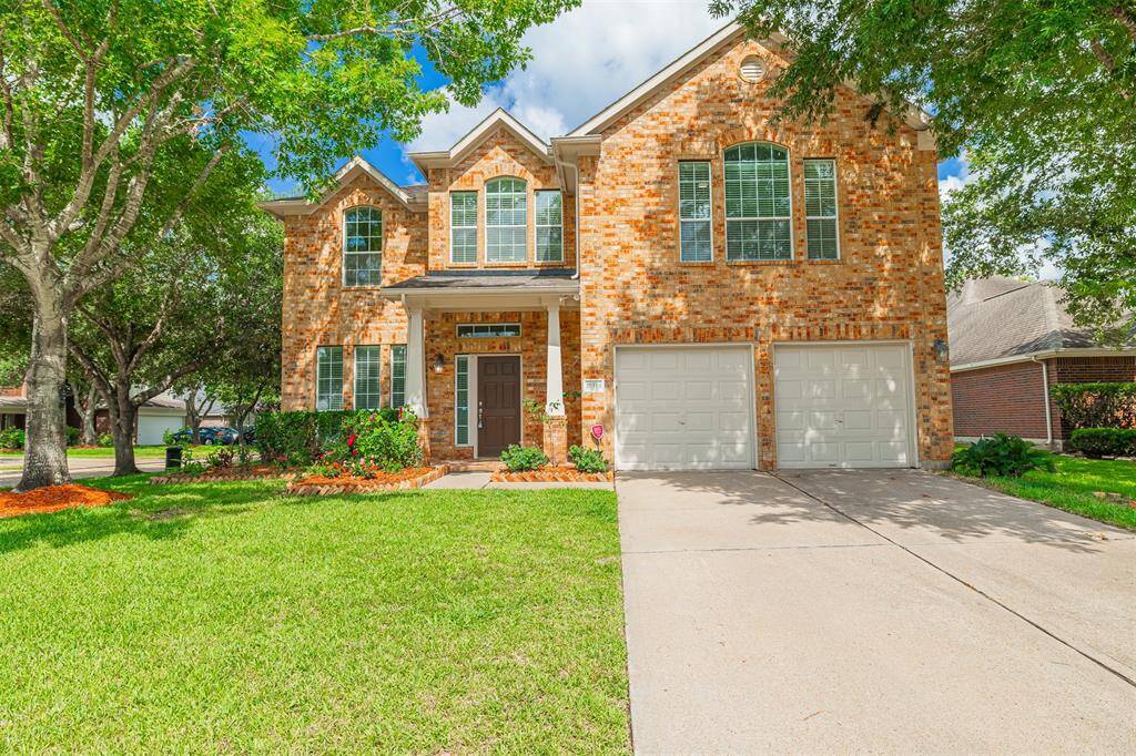 Beautiful 4-bedroom, 3.5-bath home on a corner cul-de-sac lot in sought-after Cinco Ranch!