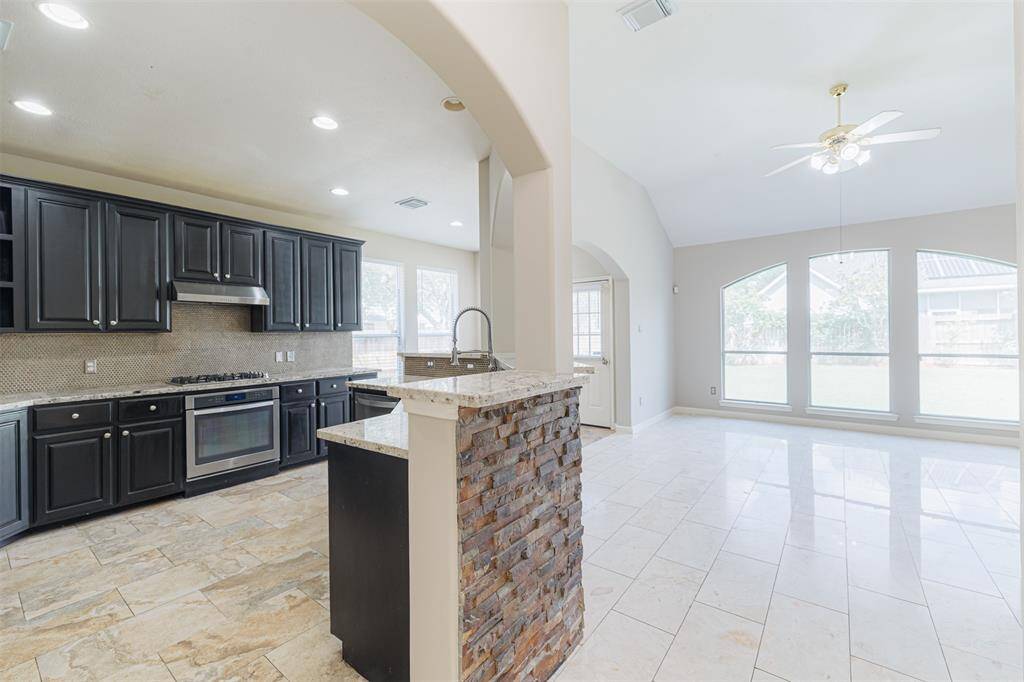 Kitchen and breakfast area.