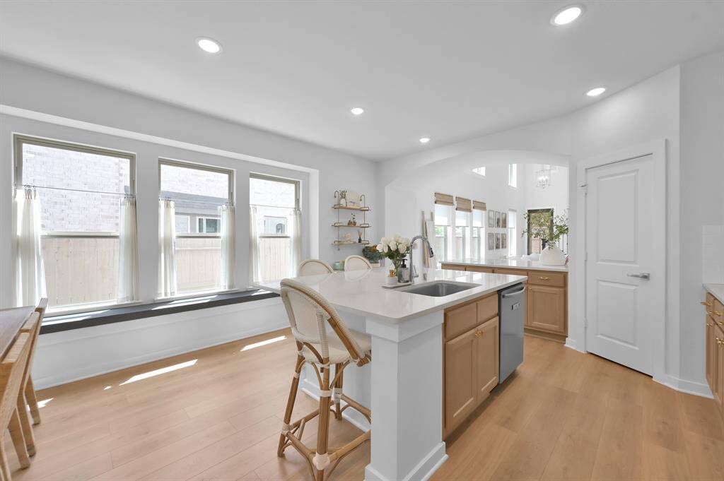 The 11' window seat gives this kitchen a real cozy feel. Perfect for morning coffee or extra guests when entertaining.