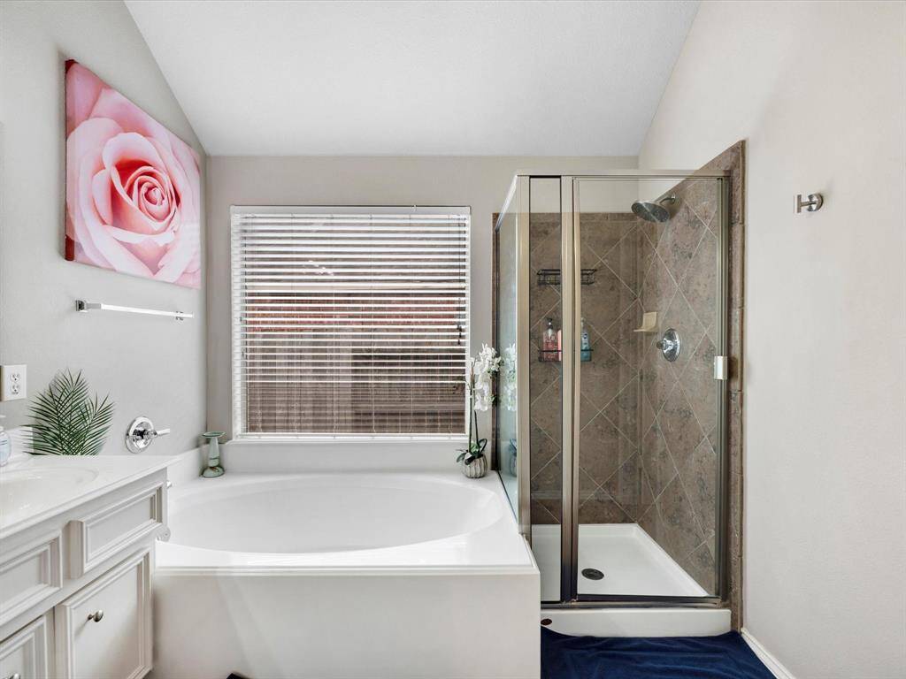 Pick how you like to relax: shower or oversize tub!