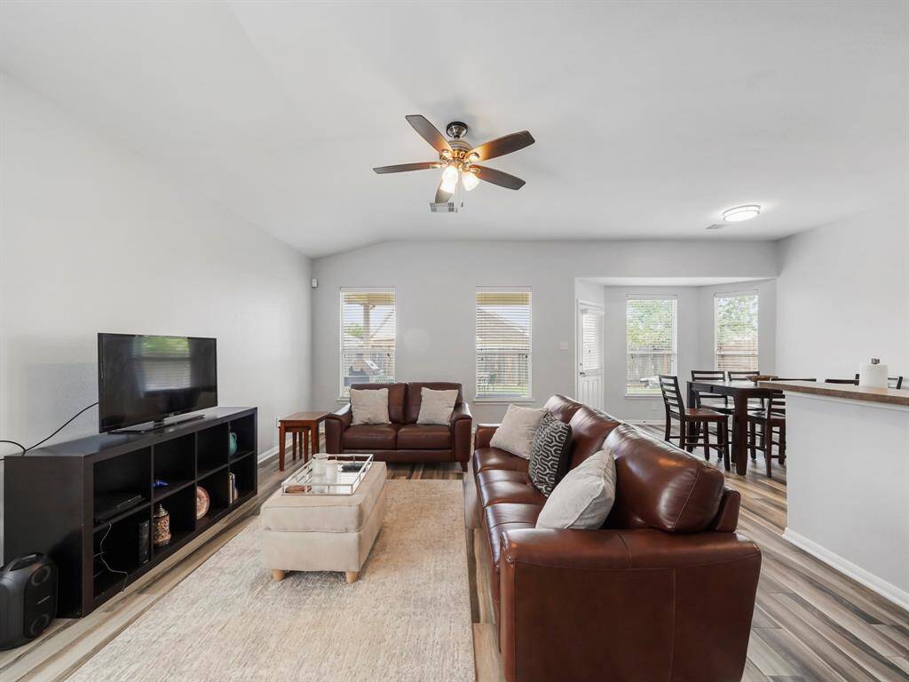 Alternative view of the living room!