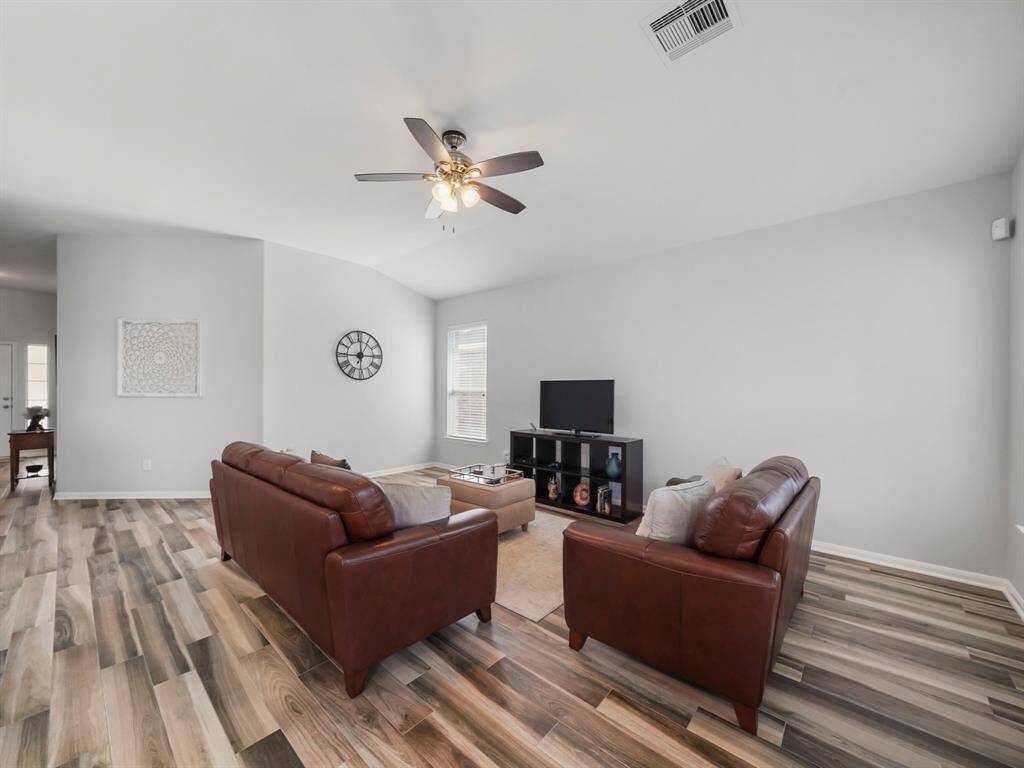 Alternative view of the living room! Imagine what you could do with this space!