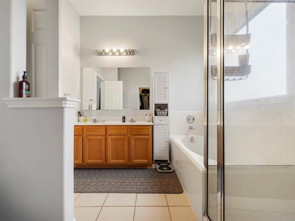 Alternative view of the primary bathroom!