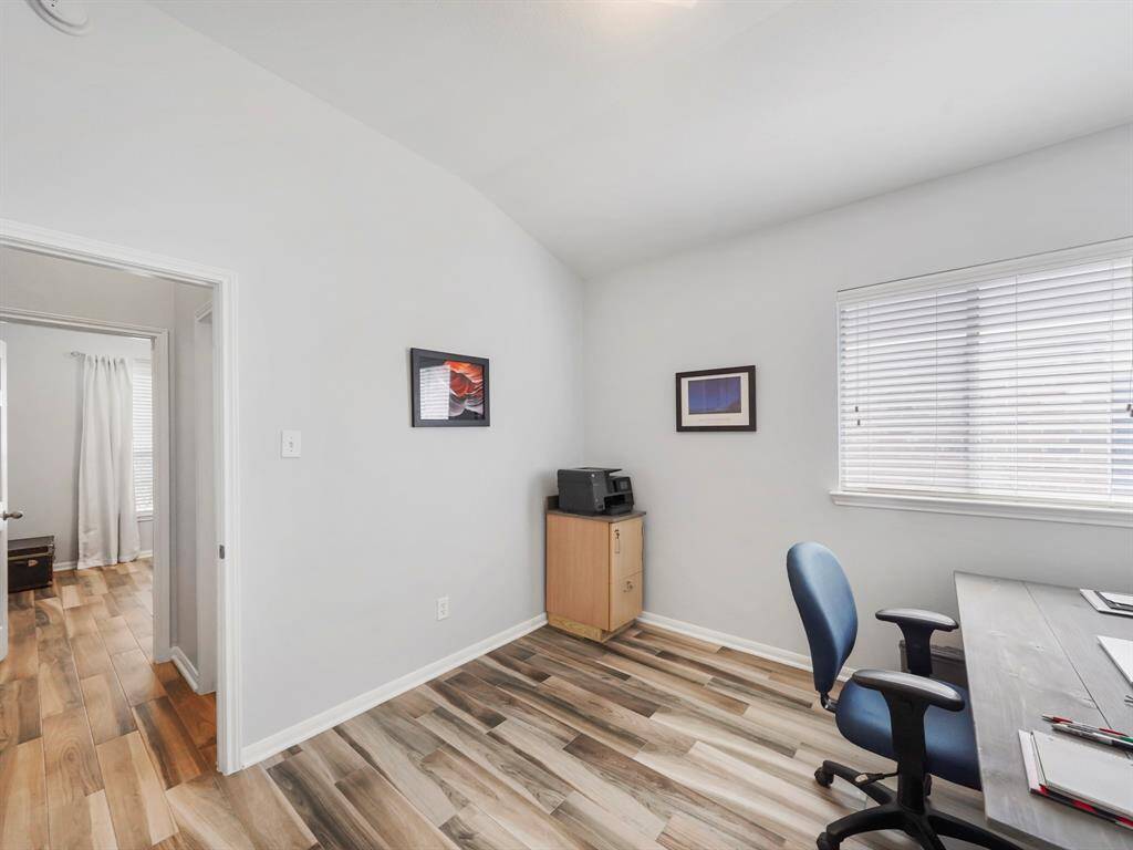 Alternative view of the secondary bedroom #2.