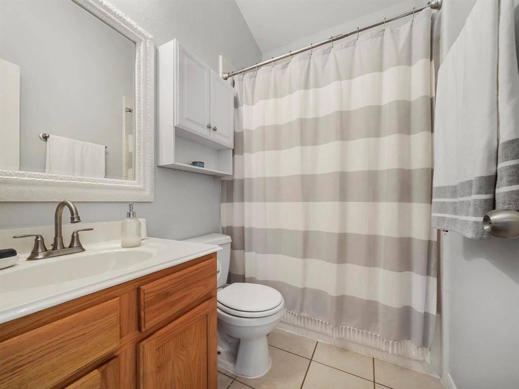 Secondary bathroom is located between the two secondary bedrooms!