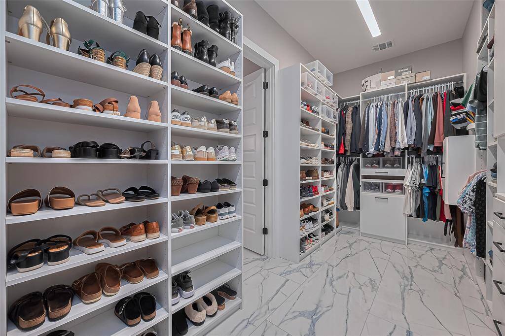 Ultimate luxury closet setup