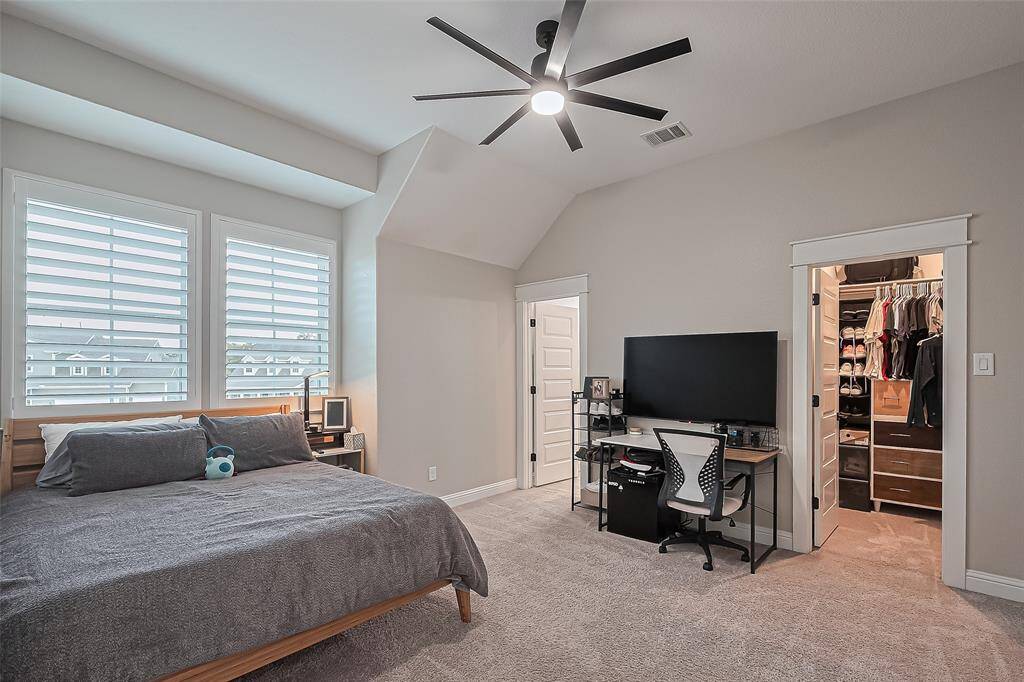 Upstairs bedroom with ensuite full bathroom