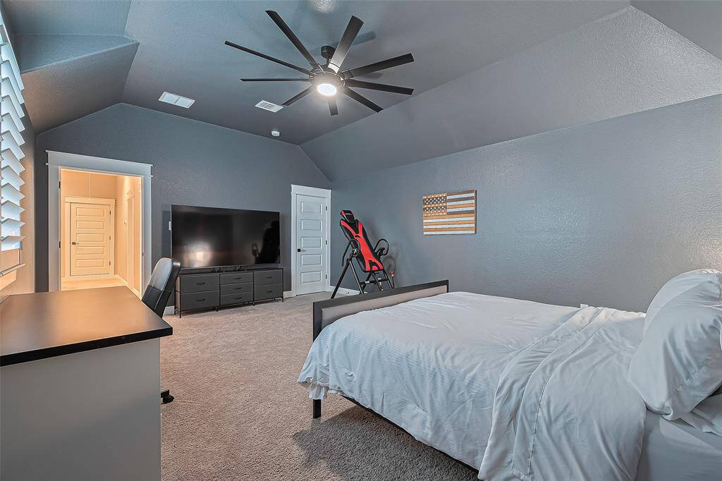 Enlarged fifth bedroom