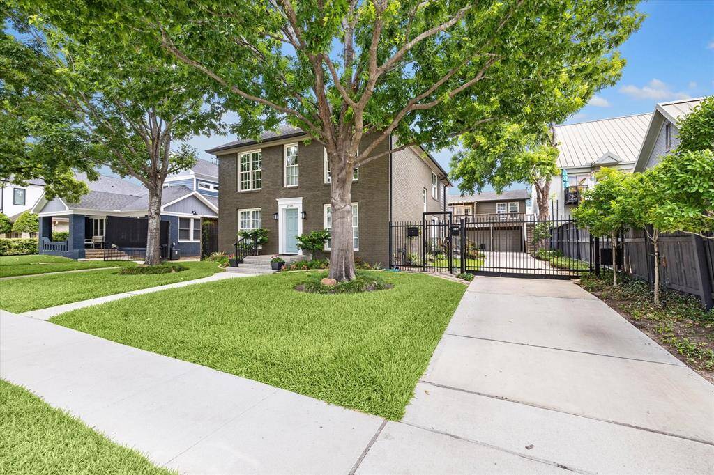 Gated drive provides ample off street parking and security; and adjacent two and three story service businesses on Shepherd provide an effective noise buffer.