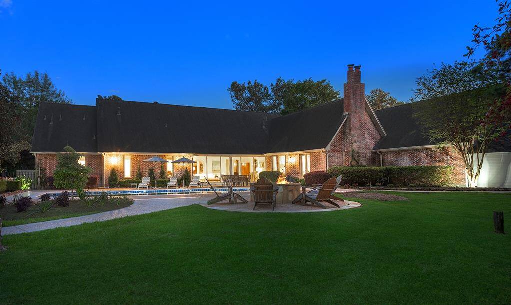 This home features all new windows, spray foam insulation and a water well with reverse osmosis system.