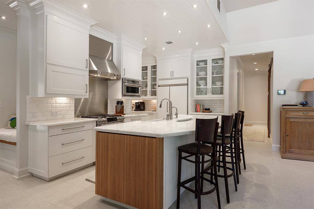 Another view of the beautiful kitchen!