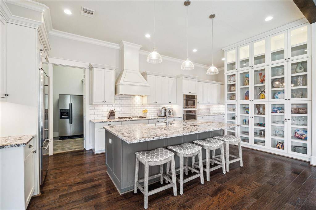 oversized kitchen island is perfect for food prep and casual dining, entertaining guests, or gathering with family.