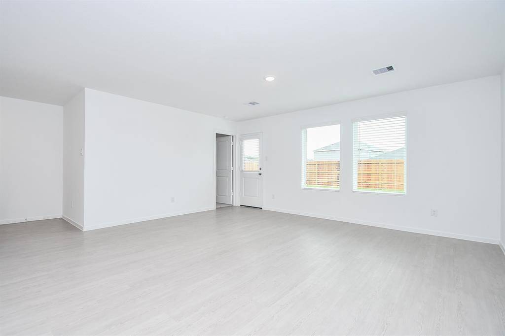 Now let's head to see your spacious backyard!