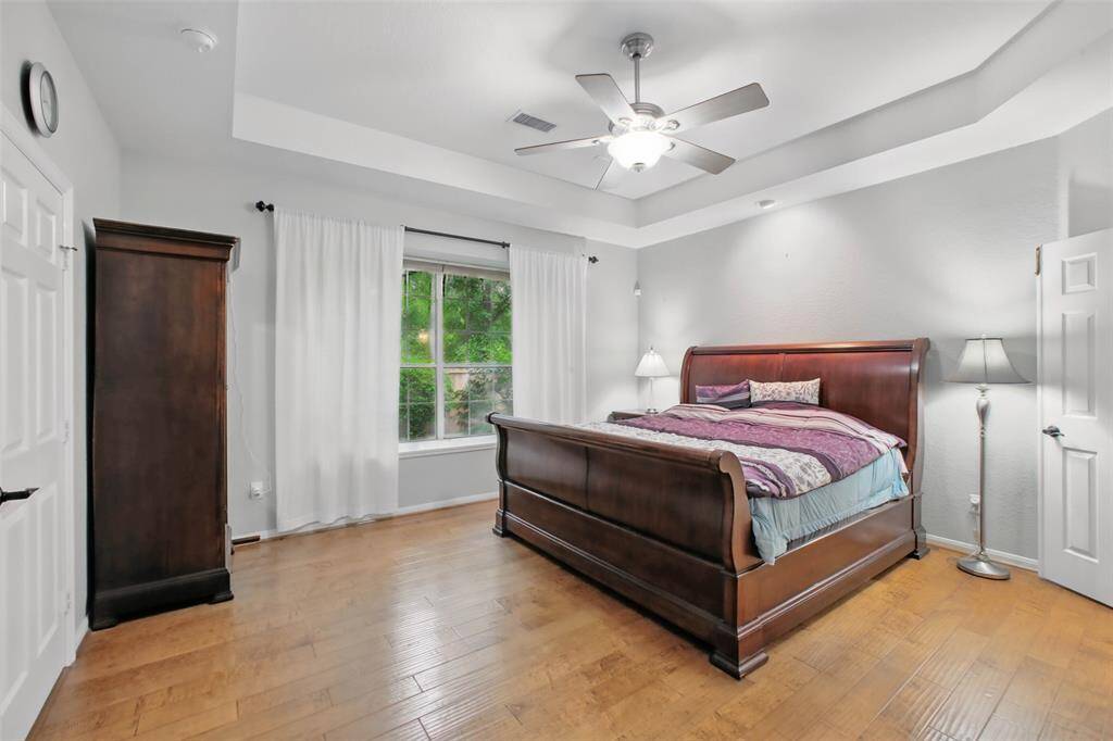 Game Room on second floor,with full bathroom and closet. It can be used as a bedroom as well.